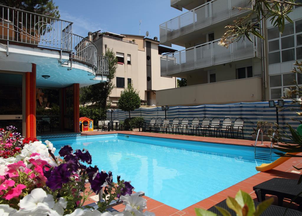 Hotel Universo ريميني المظهر الخارجي الصورة