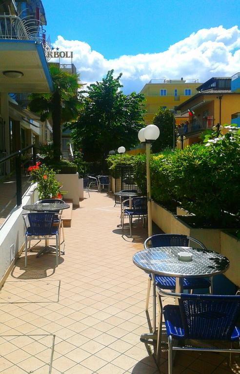 Hotel Universo ريميني المظهر الخارجي الصورة